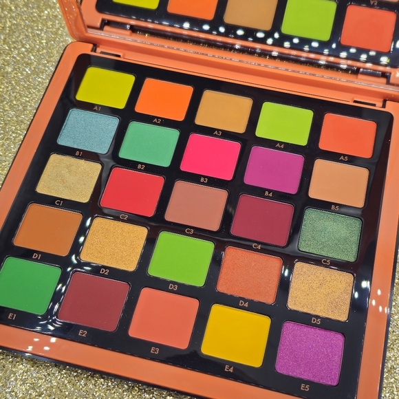 Anastasia Beverly Hills Norvina Pro Pigment Palette Vol. 3 - Picture 2 of 7